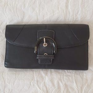 Coach Women's Black Leather Buckle Trifold…